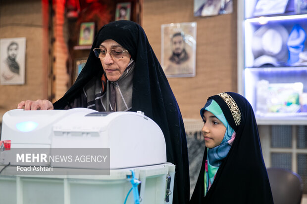 انتخابات مرحله دوم مجلس شورای اسلامی در مسجد لرزاده