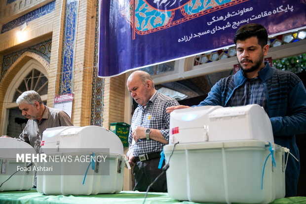 انتخابات مرحله دوم مجلس شورای اسلامی در مسجد لرزاده