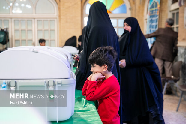 انتخابات مرحله دوم مجلس شورای اسلامی در مسجد لرزاده