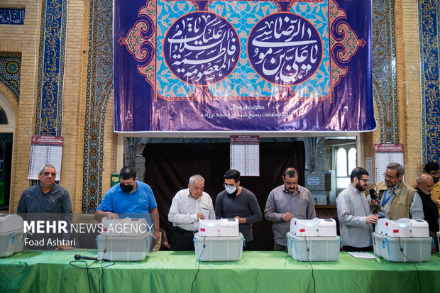 انتخابات مرحله دوم مجلس شورای اسلامی در مسجد لرزاده