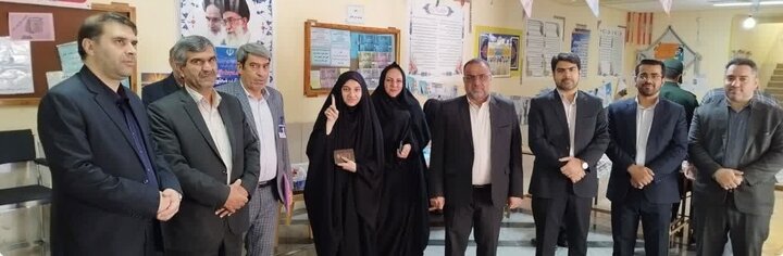 رای اولیها در پای صندوقهای رای ارسنجان حضور پرشوری دارند