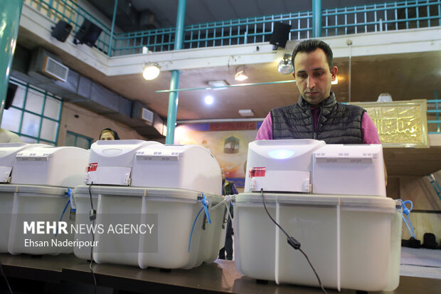 انتخابات مرحله دوم مجلس شورای اسلامی در حسینیه جماران