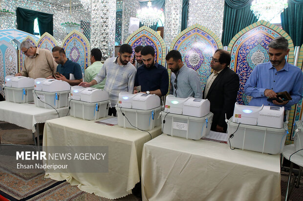انتخابات مرحله دوم مجلس شورای اسلامی در امام زاده صالح (ع)
