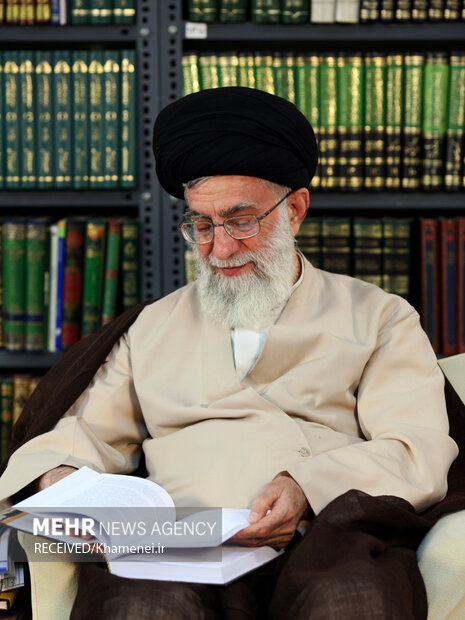 حضرت آیت الله خامنه‌ای رهبر معظم انقلاب اسلامی