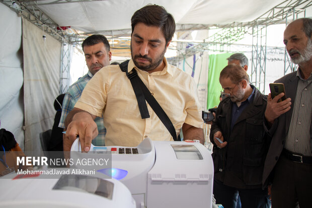 انتخابات مرحله دوم مجلس شورای اسلامی در نمایشگاه کتاب تهران