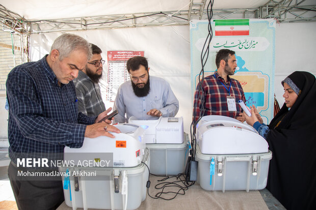 انتخابات مرحله دوم مجلس شورای اسلامی در نمایشگاه کتاب تهران
