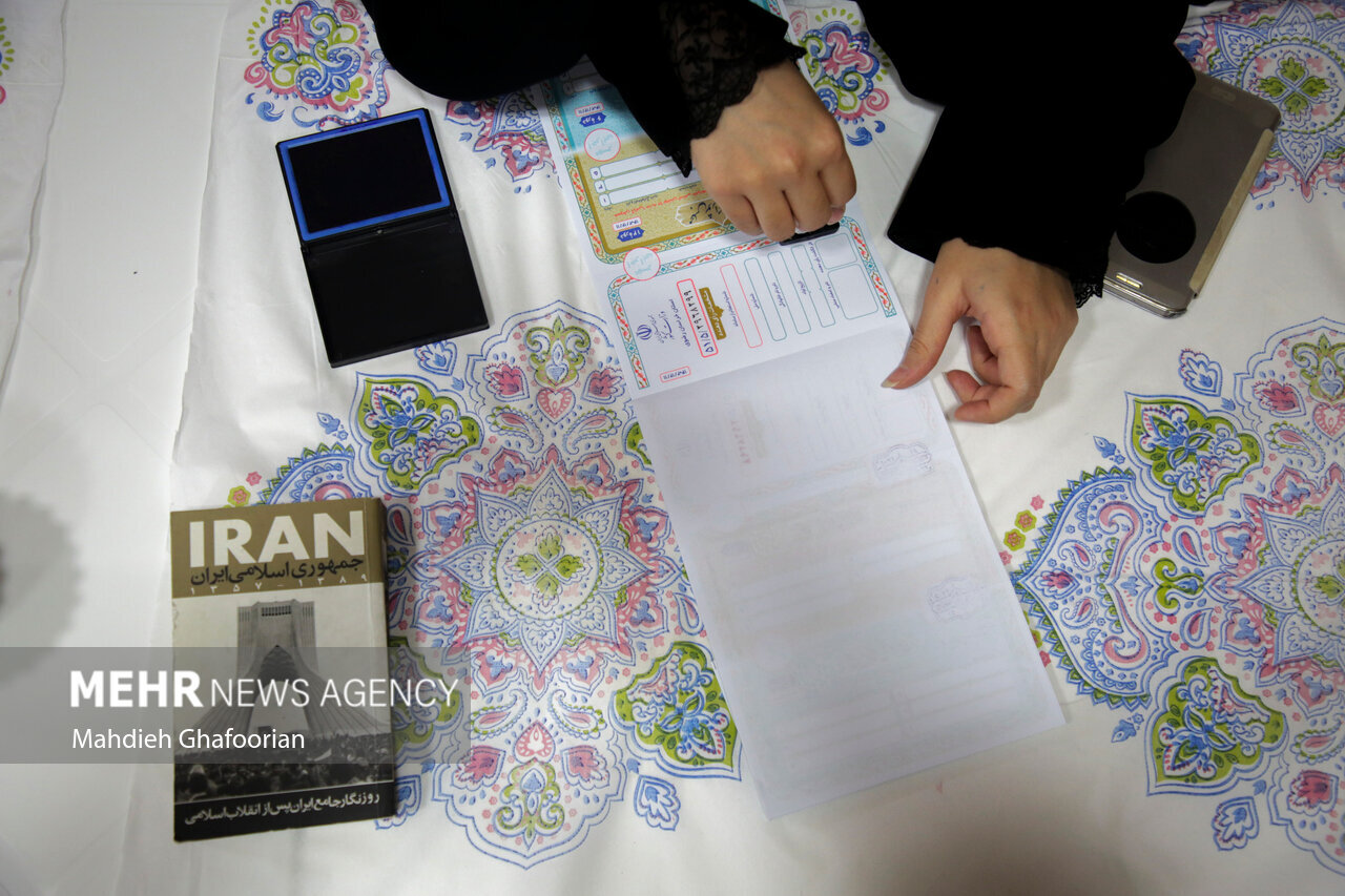 ایران: پارلیمانی انتخابات کے دوسرے مرحلے میں عوام کی پرجوش شرکت+ ویڈیو،تصاویر 