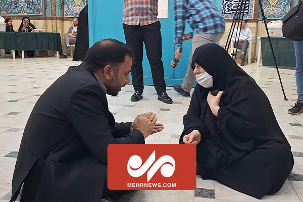 وزیر ارتباطات در حسینیه ارشاد پای درددل مردم نشست