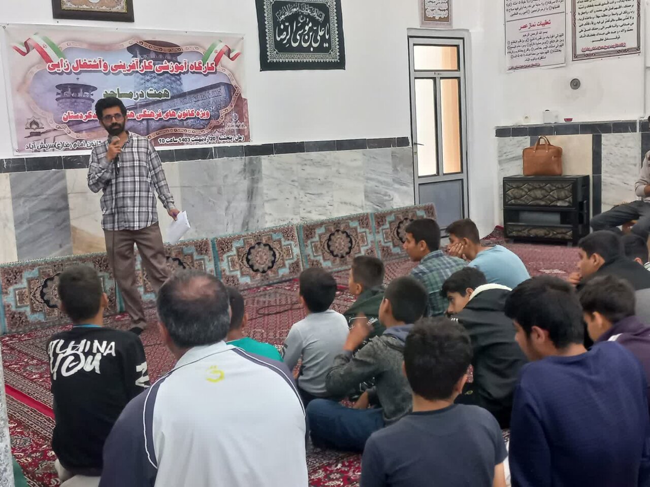 مشارکت ۵۰ فعال مسجدی قروه در کارگاه کارآفرینی «همت در مسجد»