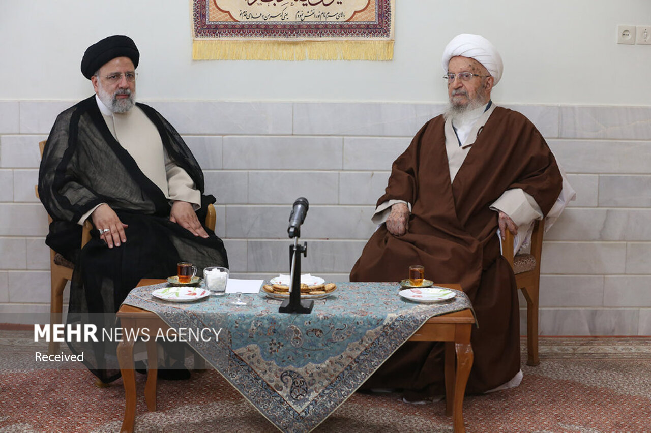 رییس جمهور با آیتالله «مکارم شیرازی» دیدار و گفتوگو کرد+ تصاویر