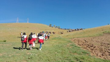 بانوان امدادگر به کوه‌های مرتفع کردستان صعود کردند