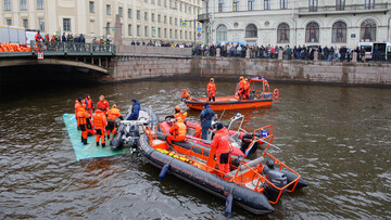 سقوط اتوبوس به رودخانه در سن پترزبورگ ۷ کشته بر جای گذاشت