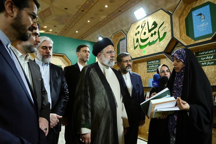 رئيس الجمهورية يزور معرض طهران الدولي للكتاب
