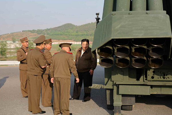 كوريا الشمالية تعتزم نشر راجمات صواريخ جديدة ستحدث "تغييرا نوعيا" 