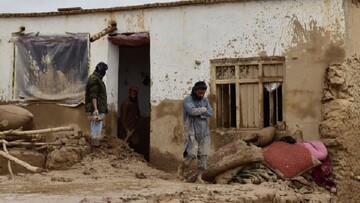 الهلال الاحمر الايراني يرسل مساعدات انسانية واغاثية لمنكوبي الفيضانات في افغانستان