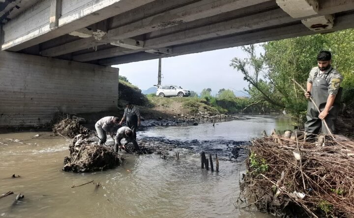 پاکسازی سدهای صیادی غیر مجاز در رودخانه های آستارا