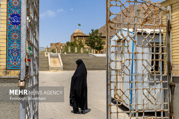 آرامگاه بی بی شهربانو بر فراز صخرهای کوهستانی در دامنه جنوبی کوه بی بی شهربانو در محوطهای با دیوار سنگی است. بر اساس باور اهالی منطقه، «شهربانو» همسر امام حسین (ع) است