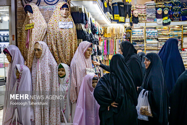 بازار تاریخی ری،که در شمال حرم حضرت عبدالعظیم حسنی (ع) قرار گرفته است. این بازار به دستور «امیرکبیر» بازسازی شده است