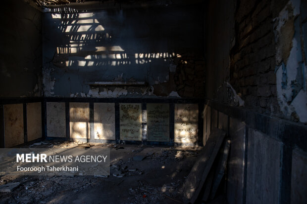 آرامگاههای خانوادگی واقع در محوطهی امامزاده عبدالله (ع) به سبک معماری دورهی قاجار، پهلوی اول و دوم ساخته شدهاند