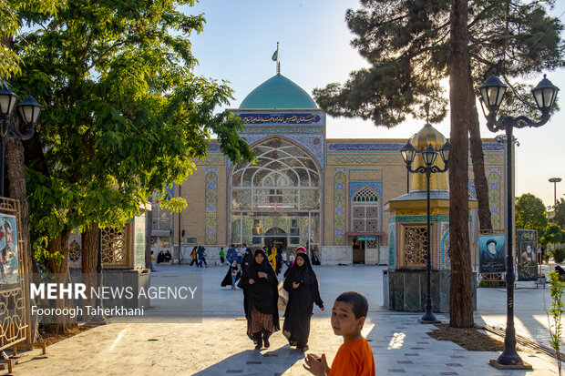امامزاده عبدالله (ع)،نسب این امامزاده به حضرت امام سجاد(ع) میرسد. گمان میرود بقعهٔ داخلی آن مربوط به دورهٔ صفوی باشد