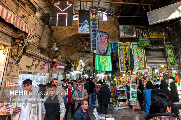 بازار تاریخی ری،که در شمال حرم حضرت عبدالعظیم حسنی (ع) قرار گرفته است. این بازار به دستور «امیرکبیر» بازسازی شده است