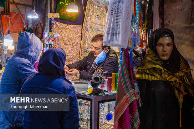 بازار تاریخی ری،که در شمال حرم حضرت عبدالعظیم حسنی (ع)، یکی از مراکزفروش اقلام مذهبی است