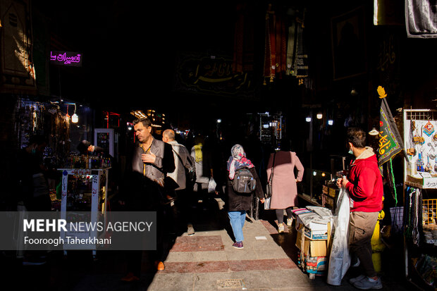 بازار تاریخی ری،که در شمال حرم حضرت عبدالعظیم حسنی (ع) قرار گرفته است. این بازار به دستور «امیرکبیر» بازسازی شده است