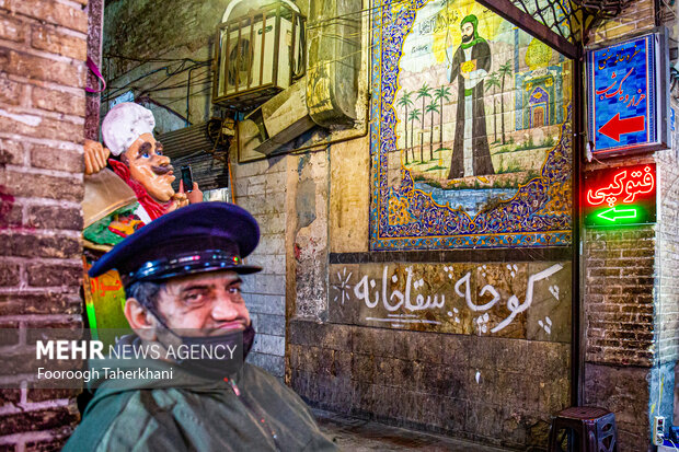 سقاخانه که بيش از 70 سال دارد و بعيد نيست که حتي قدمتي برابر با خود بازار نيز داشته باشد