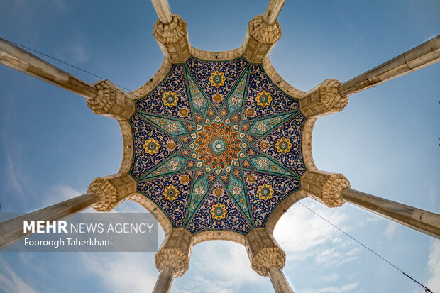 آرامگاه میرزا ابوالحسن طباطبایی زواره متخلص به «جلوه»، فیلسوف و عارف ایرانی دوره ناصرالدینشاه قاجار