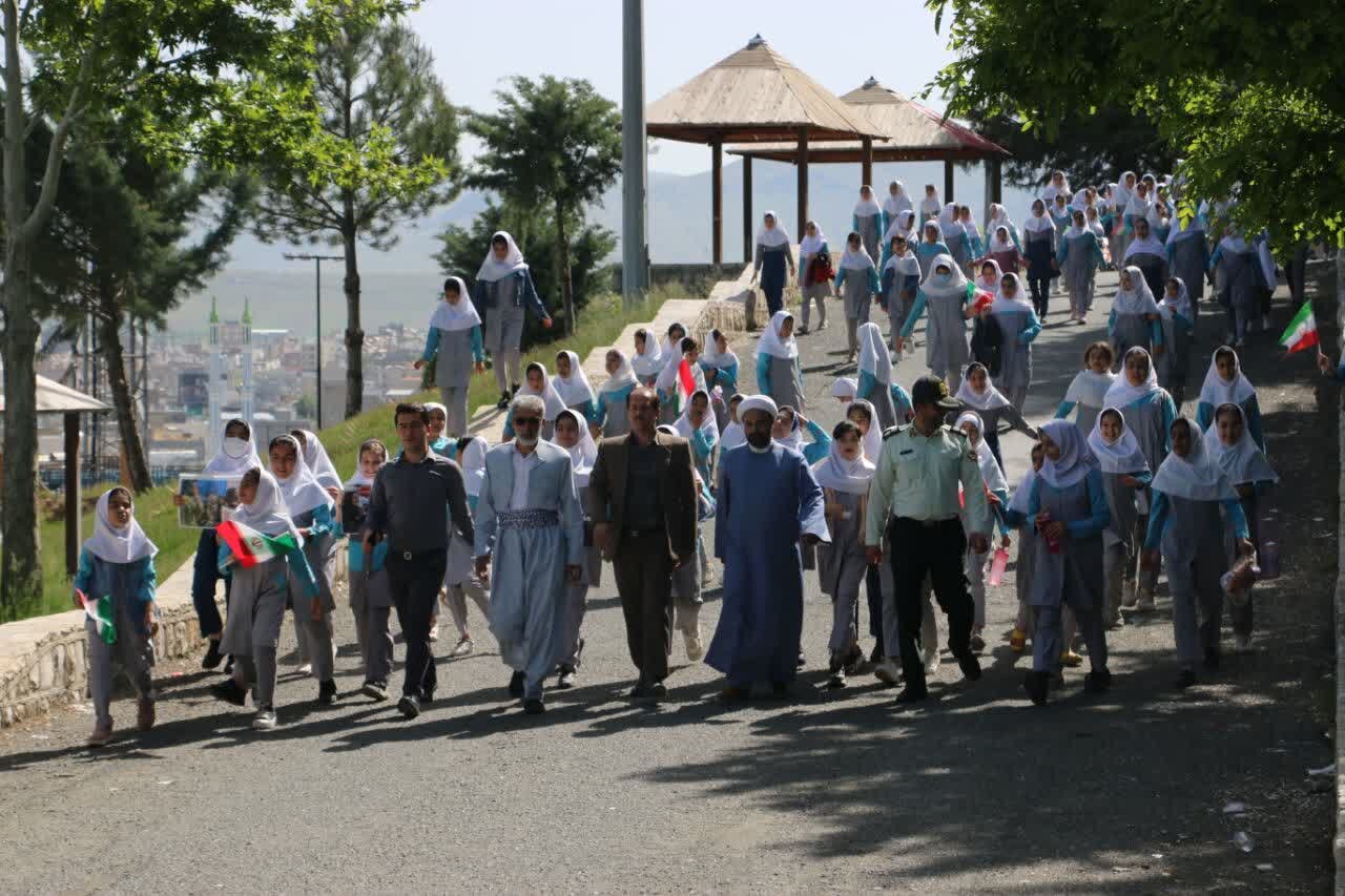 برگزاری همایش پیادهروی ویژه دختران در کامیاران