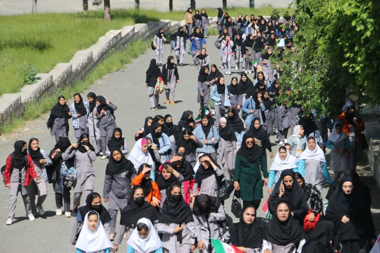 برگزاری همایش پیاده‌روی ویژه دختران در کامیاران