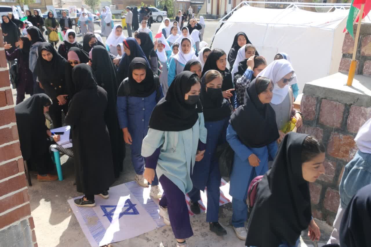 برگزاری همایش پیاده‌روی ویژه دختران در کامیاران
