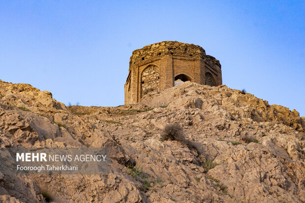 برج یزید یا برج نقارهخانه در شمال شهرستان ری در غرب امینآباد،این برج حدودا هزار سال پیش به دستور «بزرگ امید» ساخته شده است تا محلی برای دفن او باشد