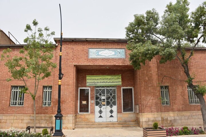 قدیمی‌ترین کتابخانه عمومی فارس در آستانه بازگشایی است