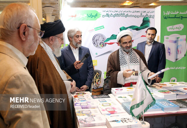 بازدید رهبر معظم انقلاب اسلامی از سی‌وپنجمین نمایشگاه بین‌المللی کتاب تهران
