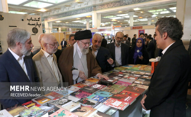 بازدید رهبر معظم انقلاب اسلامی از سی‌وپنجمین نمایشگاه بین‌المللی کتاب تهران