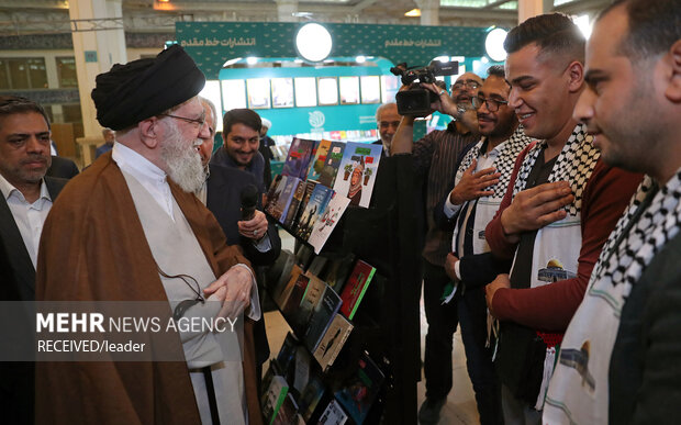 بازدید رهبر معظم انقلاب اسلامی از سی‌وپنجمین نمایشگاه بین‌المللی کتاب تهران