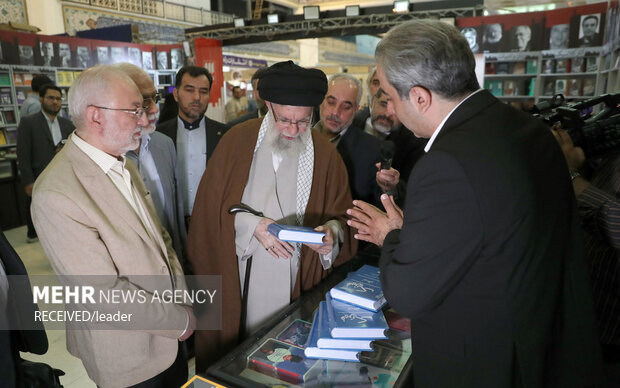 بازدید رهبر معظم انقلاب اسلامی از سی‌وپنجمین نمایشگاه بین‌المللی کتاب تهران