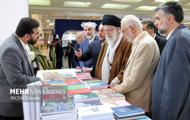 بازدید رهبر معظم انقلاب اسلامی از سی‌وپنجمین نمایشگاه بین‌المللی کتاب تهران