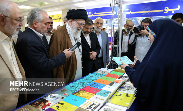 بازدید رهبر معظم انقلاب اسلامی از سی‌وپنجمین نمایشگاه بین‌المللی کتاب تهران