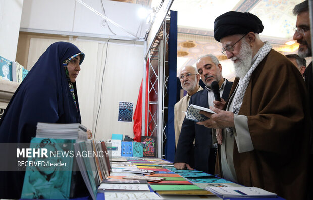 بازدید رهبر معظم انقلاب اسلامی از سی‌وپنجمین نمایشگاه بین‌المللی کتاب تهران