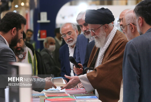 بازدید رهبر معظم انقلاب اسلامی از سی‌وپنجمین نمایشگاه بین‌المللی کتاب تهران