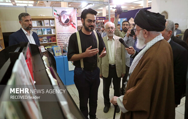 بازدید رهبر معظم انقلاب اسلامی از سی‌وپنجمین نمایشگاه بین‌المللی کتاب تهران