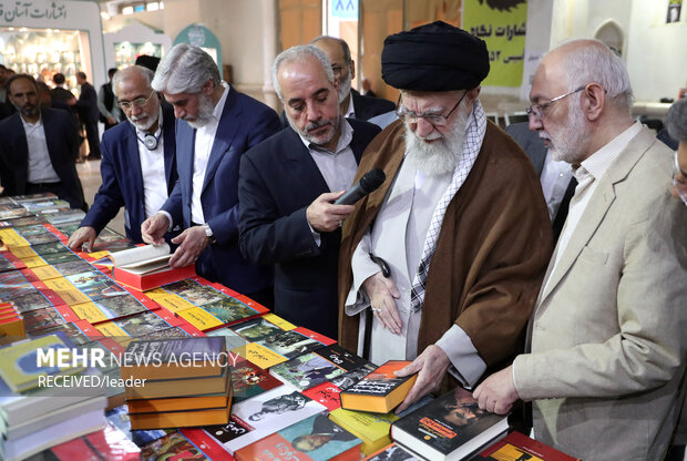 بازدید رهبر معظم انقلاب اسلامی از سی‌وپنجمین نمایشگاه بین‌المللی کتاب تهران