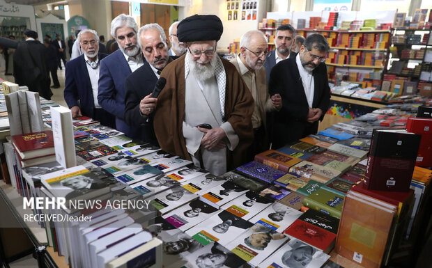 بازدید رهبر معظم انقلاب اسلامی از سی‌وپنجمین نمایشگاه بین‌المللی کتاب تهران
