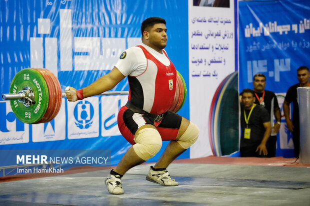 مسابقات وزنه برداری قهرمانی جوانان کشور در همدان