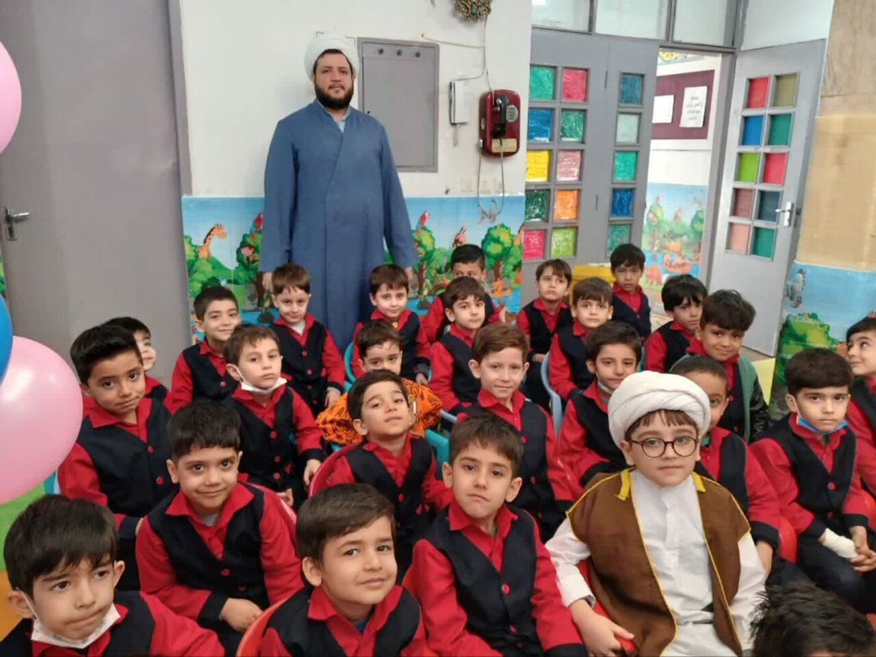 امام محله با تمام نیازهای جامعه در ارتباط است