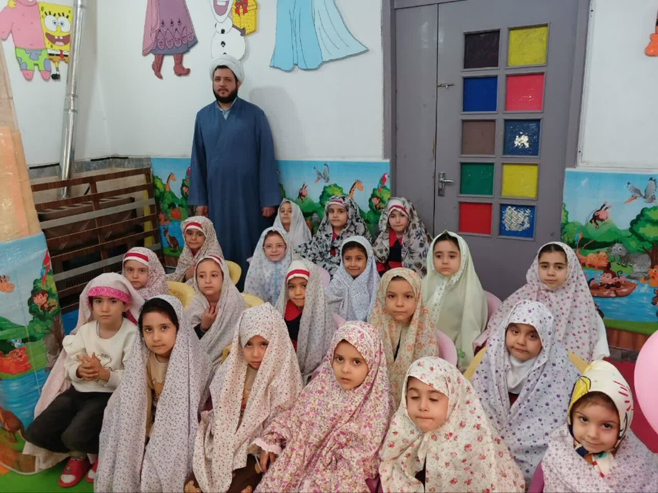 امام محله با تمام نیازهای جامعه در ارتباط است