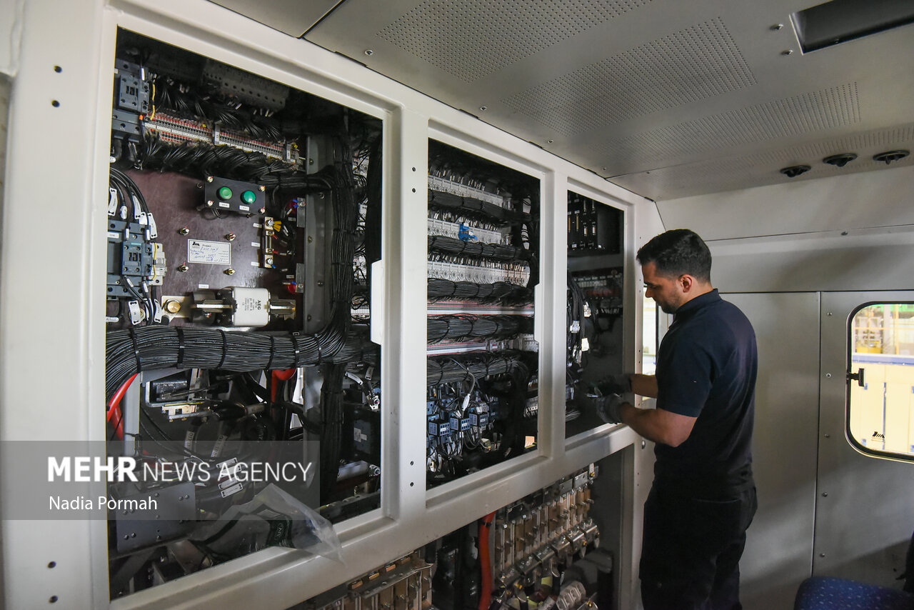 Mehr News Agency - Industry minister unveils