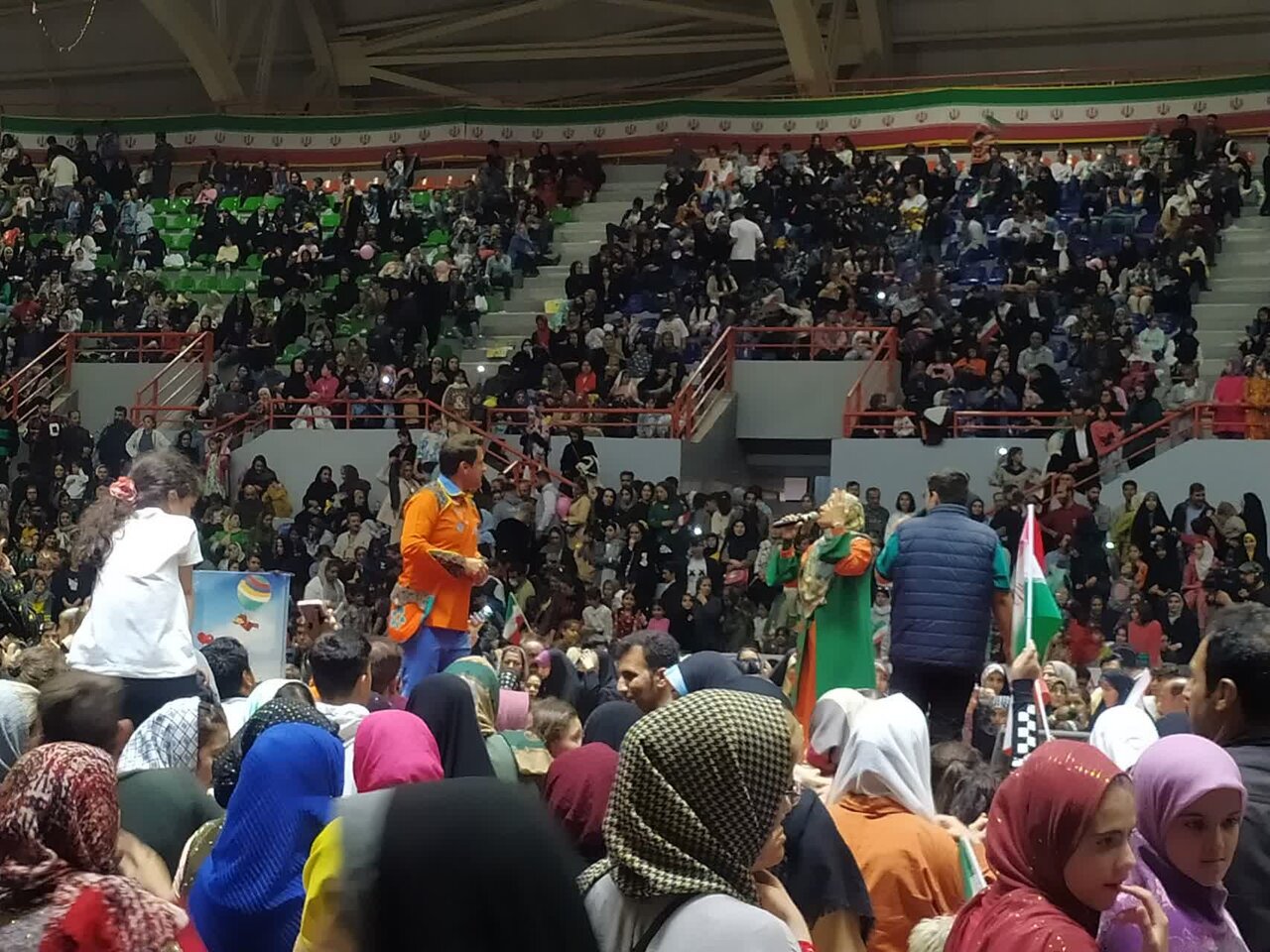 «مثل ستاره» خاطره ساز شد/ هزاران ستاره در گولان سنندج درخشیدند